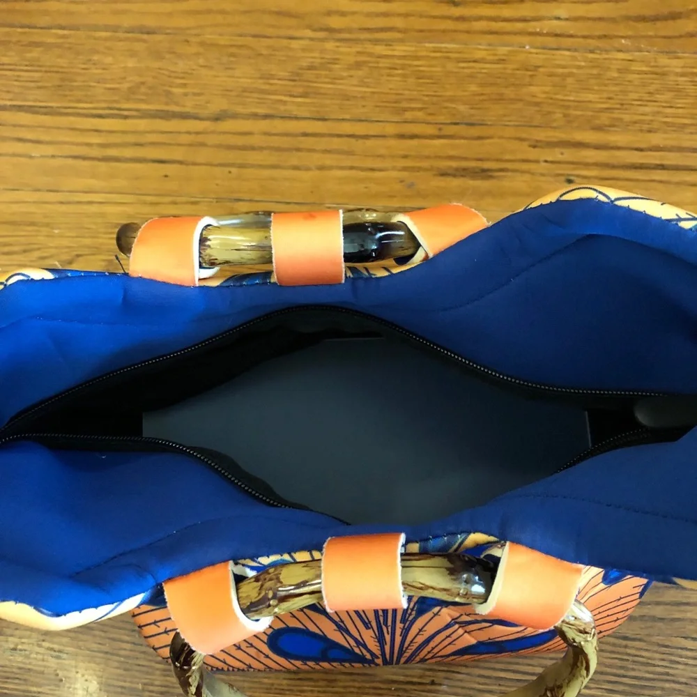 Chauder Peacock Patterned Neoprene Handbag